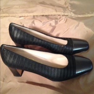 Ladies Black Ferragamo Shoes